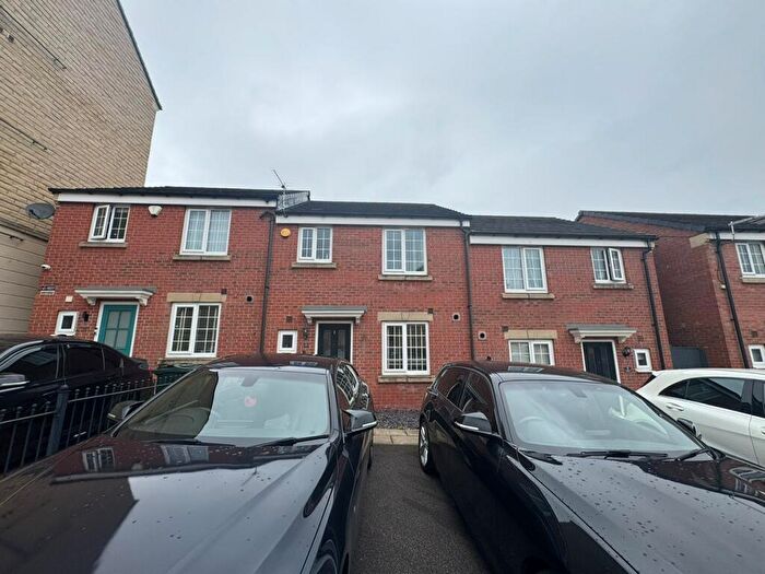3 Bedroom Terraced House To Rent In Plantation Drive, Bradford, BD9