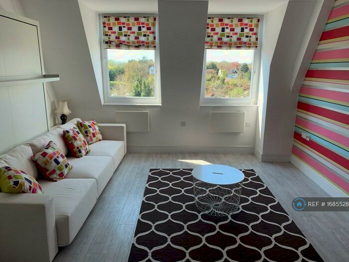 Studio To Rent In Portland House, Chalfont St. Peter, Gerrards Cross, SL9