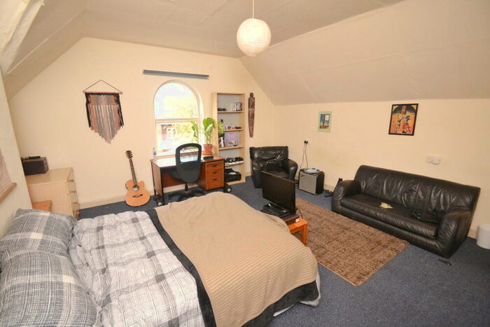 7 Bedroom Semi-Detached House To Rent In Brunswick Road, Withington, Manchester, M20