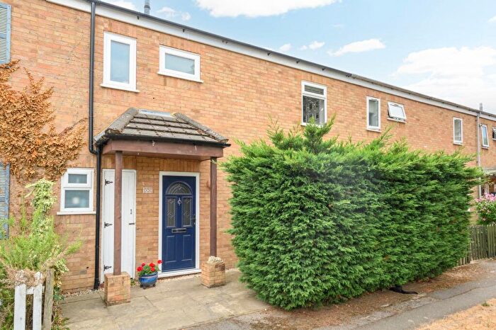 3 Bedroom Terraced House For Sale In Tumbling Bay, Walton-on-Thames, KT12