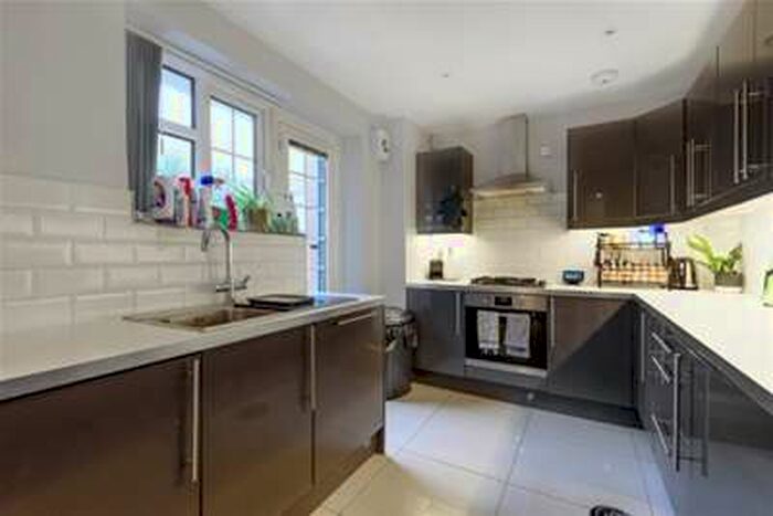 3 Bedroom Flat To Rent In High Street, Chislehurst, BR7