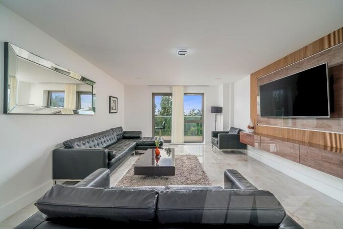 3 Bedroom Flat To Rent In Spring Apartments, Stebondale Street, Canary Wharf, E14