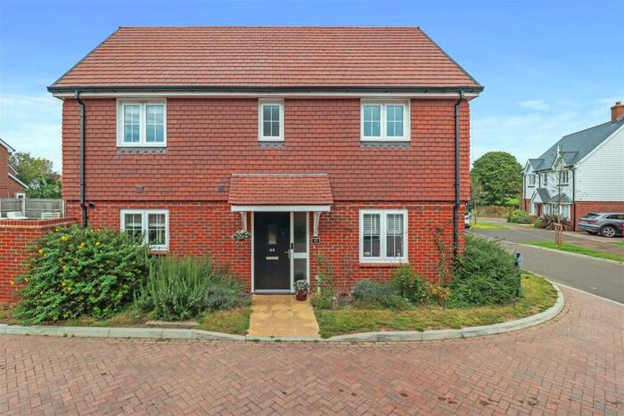 3 Bedroom House To Rent In Trefoil Road, Hellingly, Hailsham, BN27