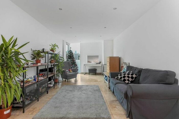 1 Bedroom Flat To Rent In Albert Embankment, Vauxhall, London, SE1