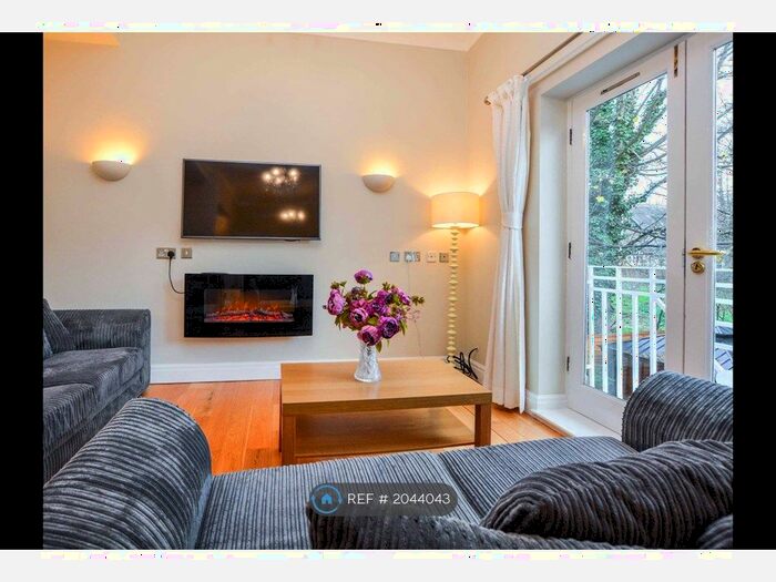 2 Bedroom Flat To Rent In Wetherby Road, Leeds, LS8