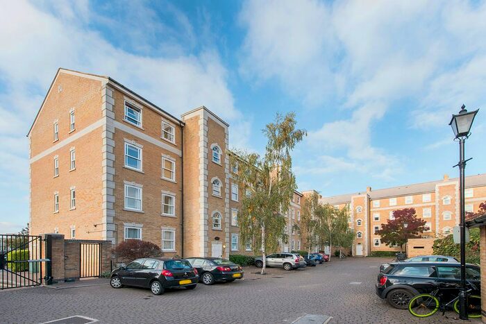 2 Bedroom Flat To Rent In Clarence Mews, London, SE16