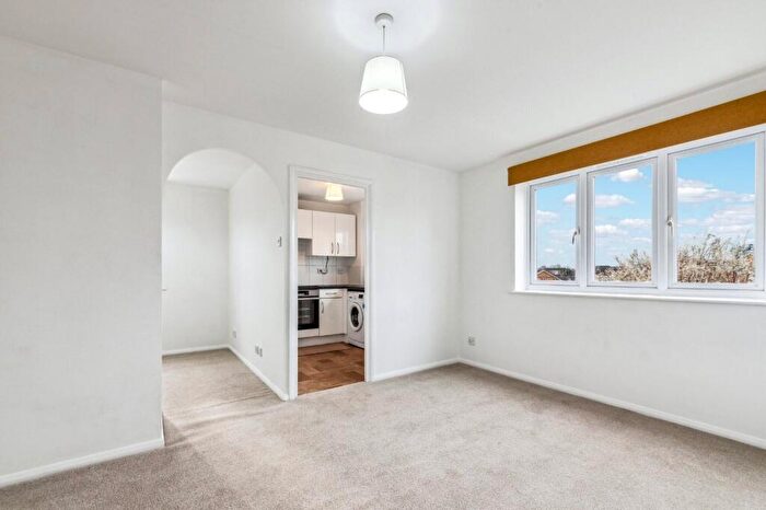 Apartment To Rent In John Williams Close, London, SE14