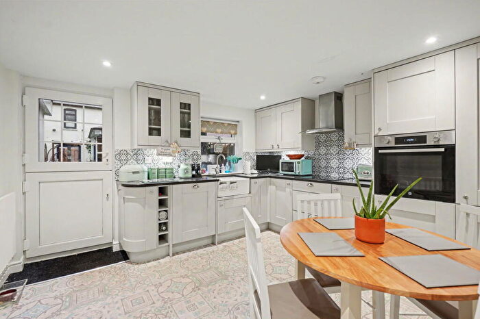 4 Bedroom Detached House For Sale In Vicarage Road, Halling, Rochester, ME2