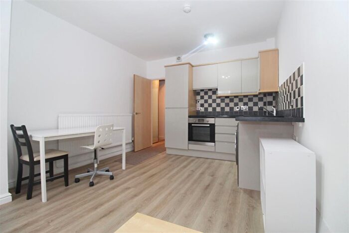 1 Bedroom Flat To Rent In Rhymney Street, Cathays, Cardiff, CF24