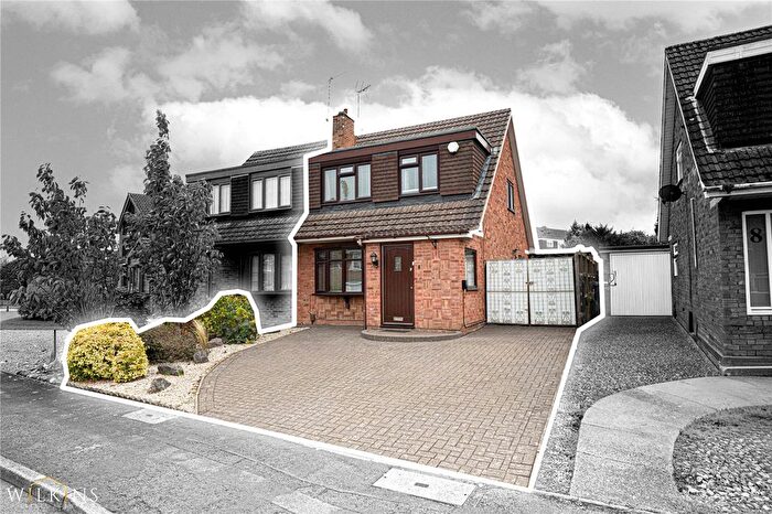 3 Bedroom Semi-Detached House For Sale In Alderbrook Drive, Nuneaton, Warwickshire, CV11