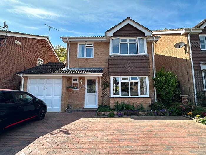 4 Bedroom Detached House For Sale In Fontwell Avenue, Bexhill-On-Sea, TN39