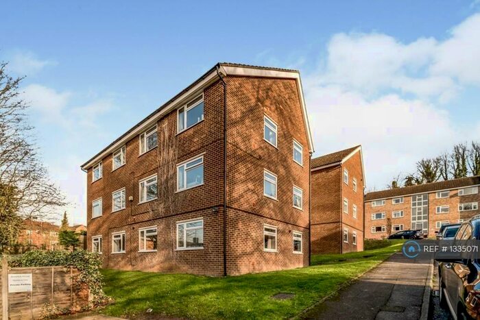 2 Bedroom Flat To Rent In Brambleside, High Wycombe, HP11