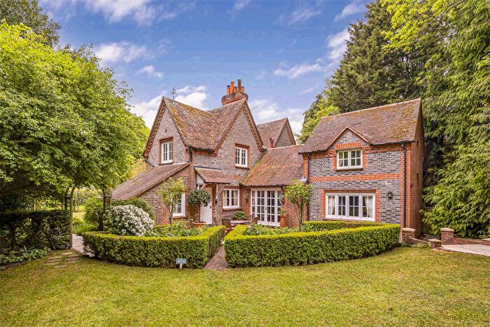 4 Bedroom Detached House For Sale In Parsonage Croft, Lower Basildon, RG8