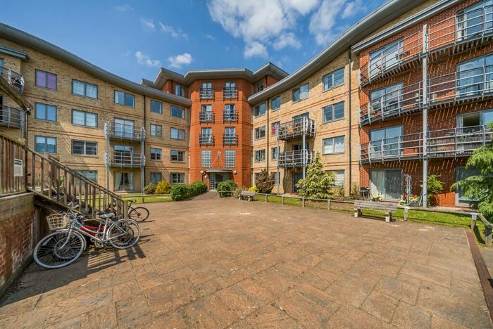2 Bedroom Apartment To Rent In Jubilee Square, Reading, RG1