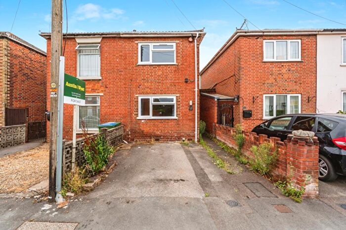 2 Bedroom Semi-Detached House For Sale In Kingston Road, Southampton, Hampshire, SO15