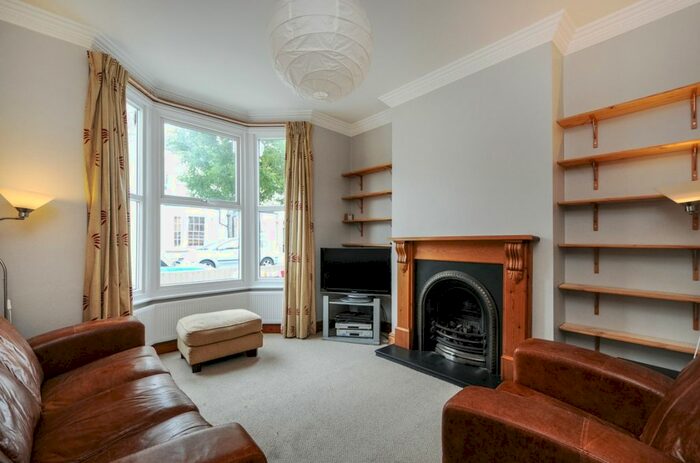 2 Bedroom Flat To Rent In Sherbrooke Road, London, SW6