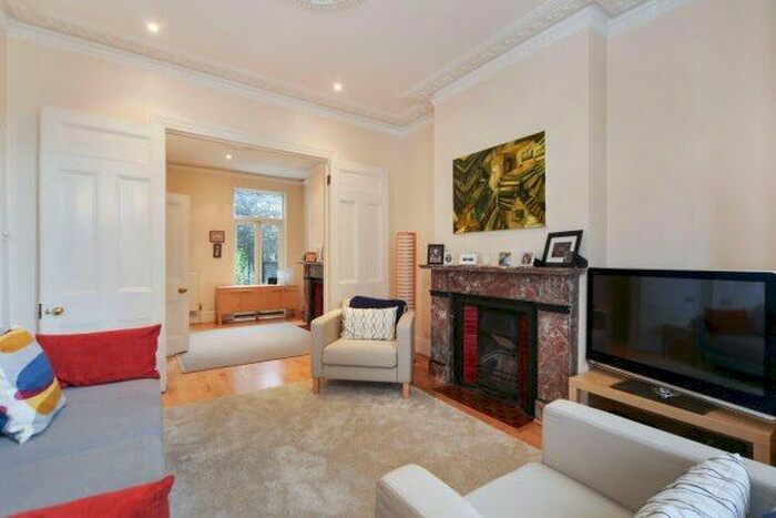 3 Bedroom Property To Rent In Munster Road, Parsons Green, SW6