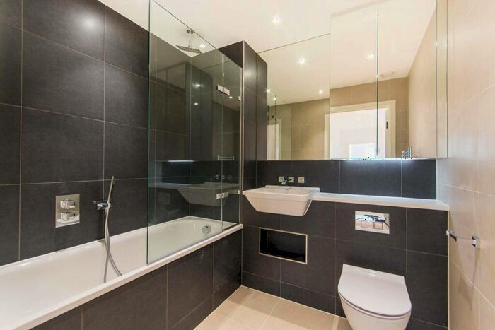 3 Bedroom Flat To Rent In Saffron Central Square, Croydon, CR0