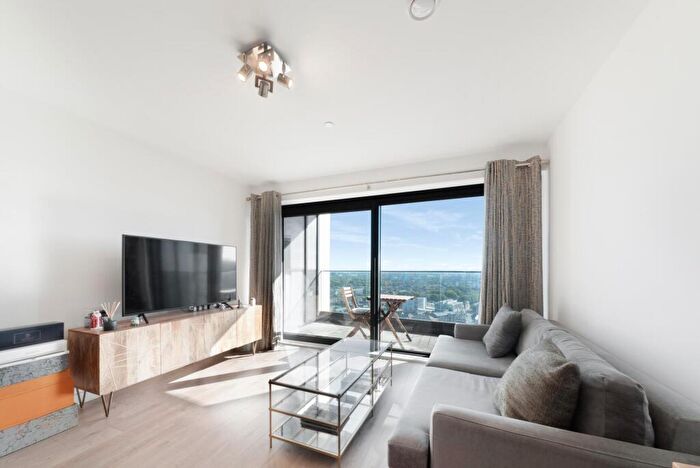 1 Bedroom Apartment To Rent In Legacy Tower, Stratford, London, E14