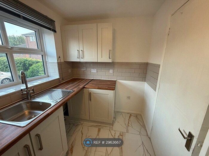 2 Bedroom Flat To Rent In Voyagers Close, London, SE28