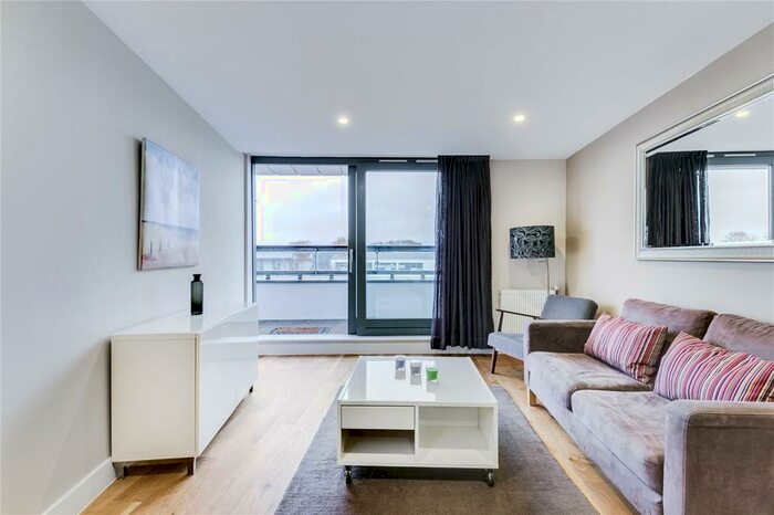 2 Bedroom Flat To Rent In Packington Street, London, N1