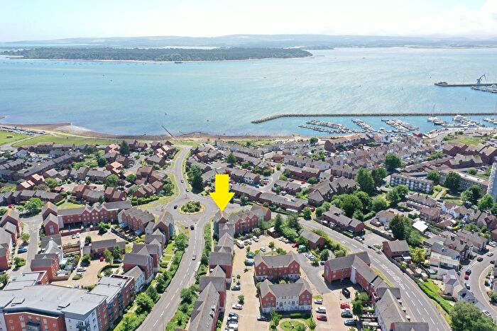 2 Bedroom Flat For Sale In Newfoundland Drive, Poole, BH15