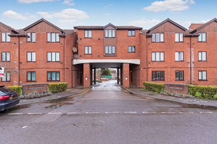 1 Bedroom Flat For Sale In The Lawns, Bath Road, Colnnbrook, SL3