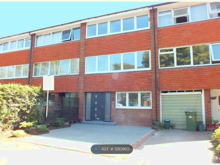 4 Bedroom Terraced House To Rent In Kelvinbrook, West Molesey KT8