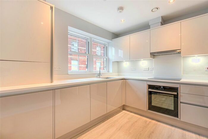 2 Bedroom Flat To Rent In High Road, North Finchley, London, N12