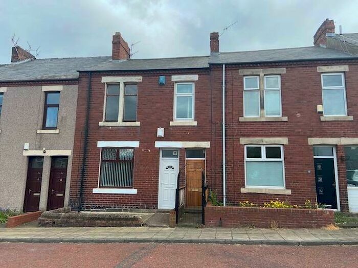 2 Bedroom Flat To Rent In Queen Victoria Street, Gateshead, Tyne And Wear, NE10