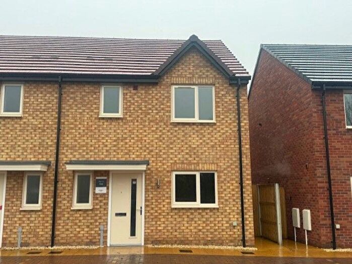 3 Bedroom Semi-Detached House To Rent In The Colliery, Telford, Shropshire, TF2