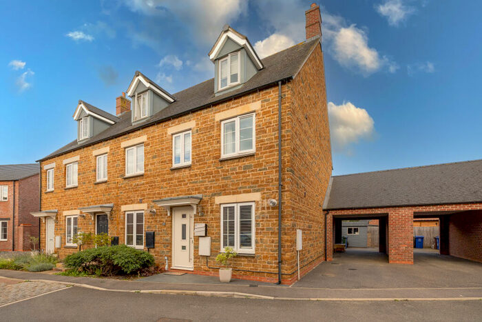 3 Bedroom Semi-Detached House For Sale In Goldings Road Hook Norton Banbury, OX15