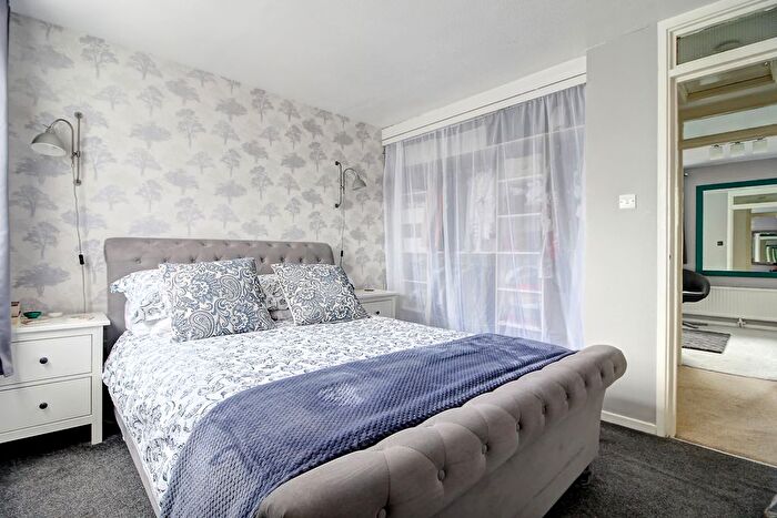 3 Bedroom Terraced House For Sale In Schubert Road, Basingstoke, RG22