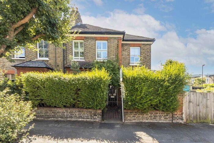 3 Bedroom Property To Rent In Steele Road, London, W4