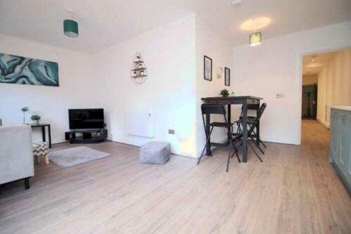 2 Bedroom Flat To Rent In North Rd, Cardiff, CF10