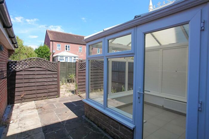 3 Bedroom End Of Terrace House For Sale In Ashmead Road, Banbury, OX16