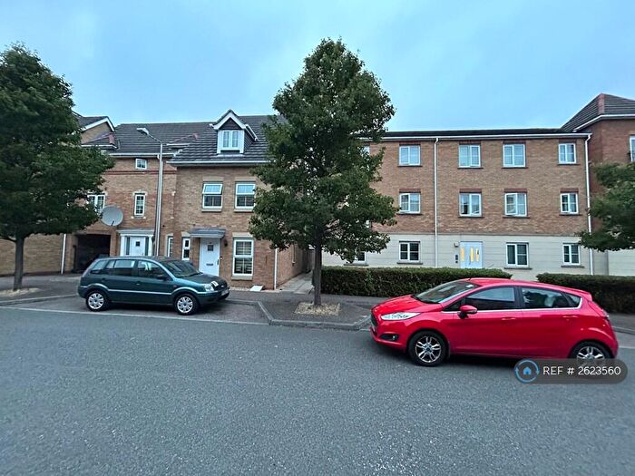 2 Bedroom Flat To Rent In Windermere Avenue, Purfleet On Thames, RM19