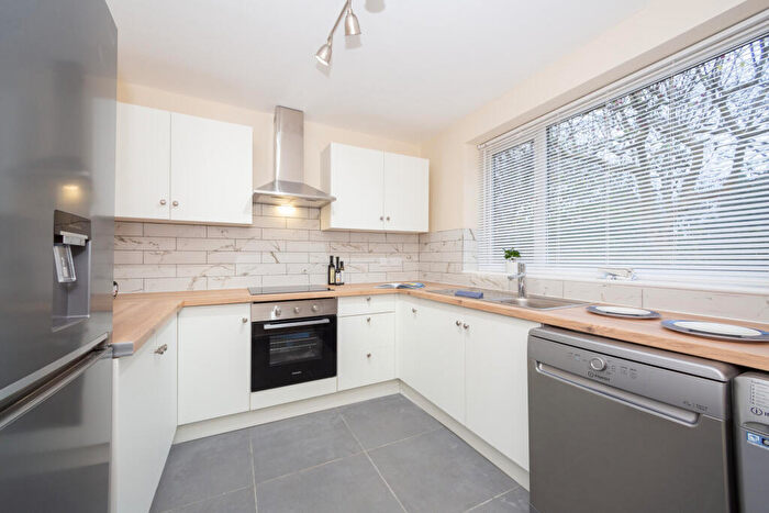 2 Bedroom Apartment To Rent In The Poplars, Headingley, Leeds, LS6