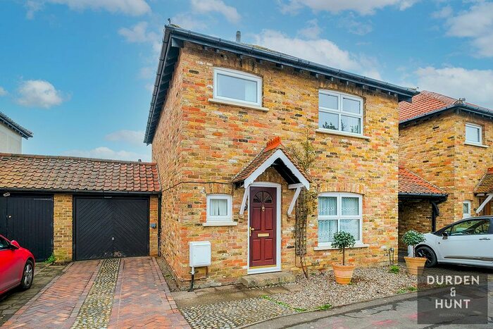 3 Bedroom Detached House To Rent In The Magpies, Epping Green, CM16