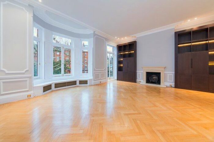 3 Bedroom Flat To Rent In Lennx Gardens, Chelsea, SW1X