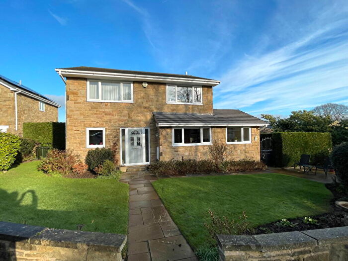 4 Bedroom Detached House For Sale In Stonelea Close, Silkstone, S75