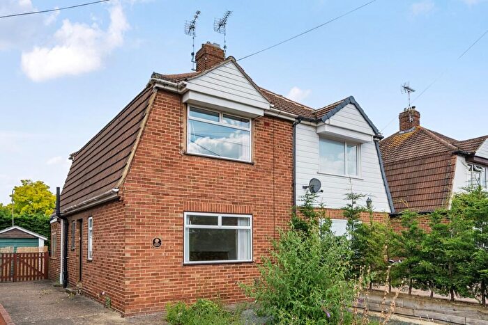 2 Bedroom Semi-Detached House To Rent In Tufton Road Rainham, ME8