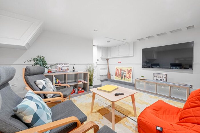 2 Bedroom End Of Terrace House To Rent In Dolben Street, Waterloo, SE1