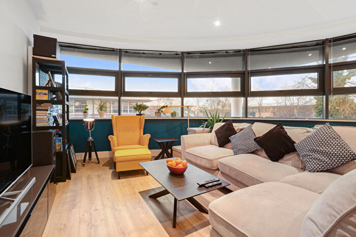 1 Bedroom Flat For Sale In Heron Drive, Berkshire, SL3