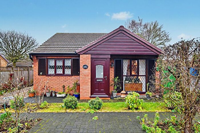 2 Bedroom Detached Bungalow For Sale In Sheraton Close, Doddington Park, Lincoln, LN6