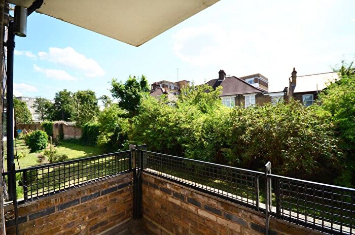4 Bedroom Flat To Rent In Jebb Avenue, London, SW2