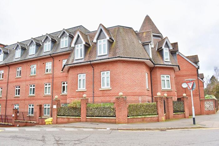 2 Bedroom Flat For Sale In Leret Way, Royal Swan Quarter Leret Way, KT22