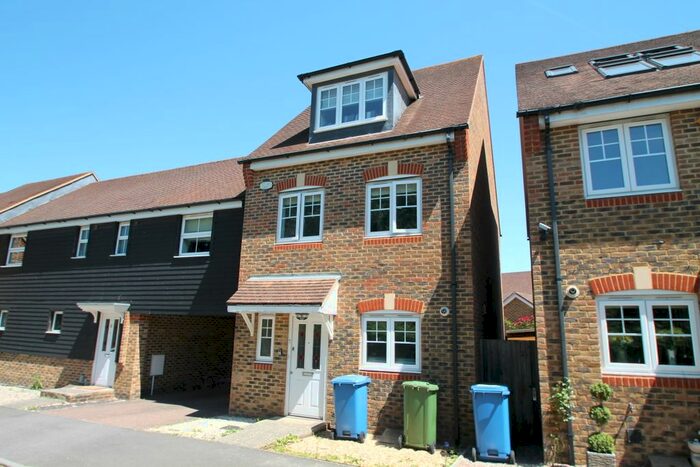 3 Bedroom Link Detached House To Rent In Ptarmigan Heights, Bracknell, RG12