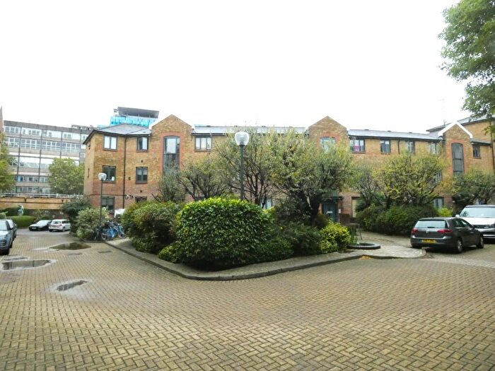 1 Bedroom Flat To Rent In Kempton Court, Durward Street, London, E1