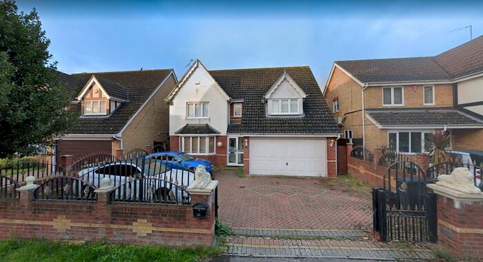 4 Bedroom Detached House To Rent In Mylne Close, Cheshunt, EN8